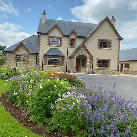 Farm House Bed & Breakfast *
